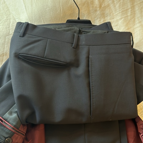 Gucci Suit - Picture 5 of 7